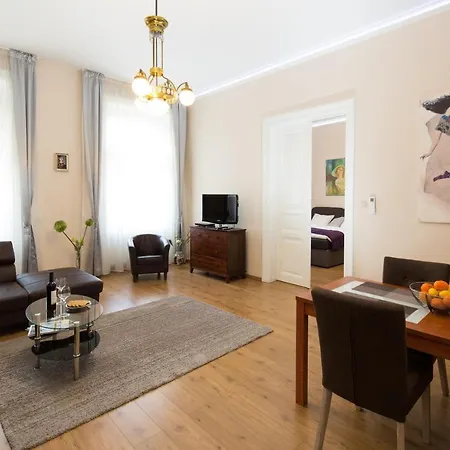 Elegant With Buda Castle View *