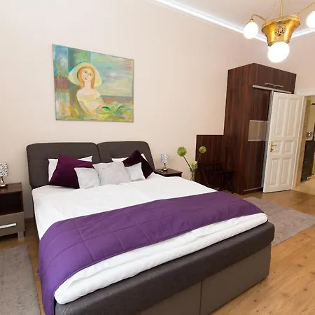 Elegant With Buda Castle View דירה *