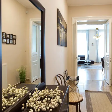 דירה Elegant With Buda Castle View